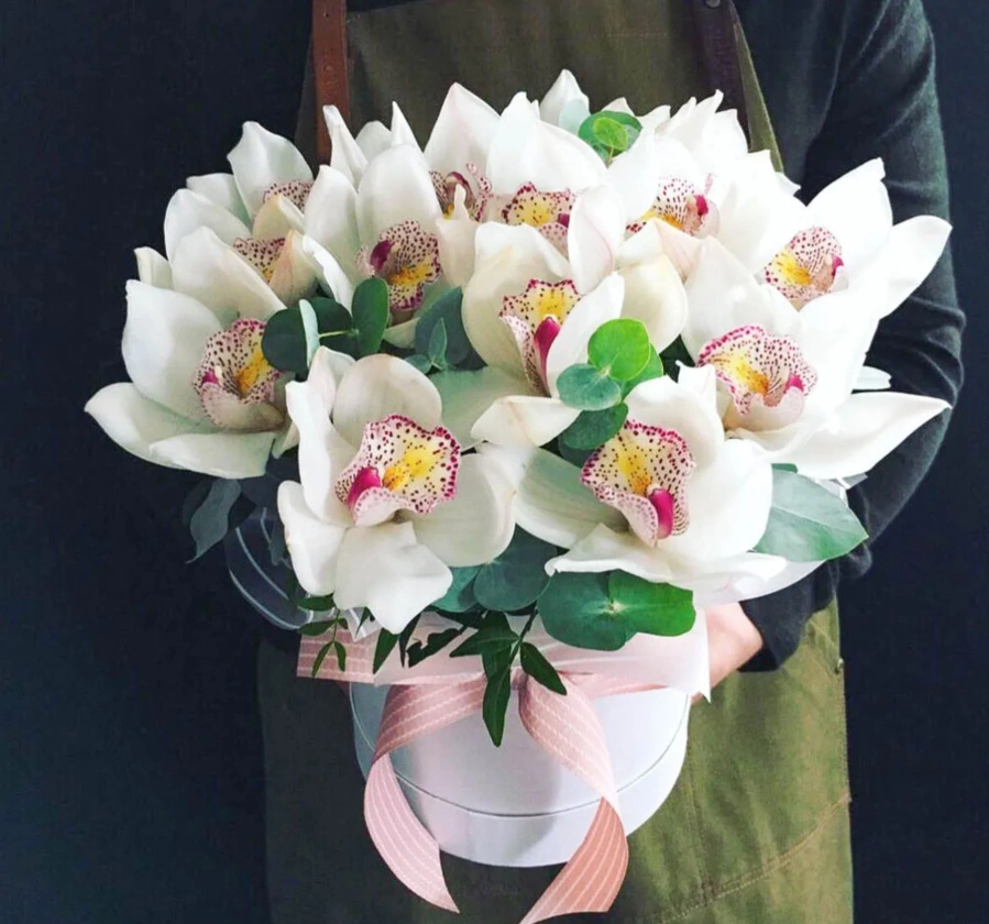 букет орхидеи в коробочке