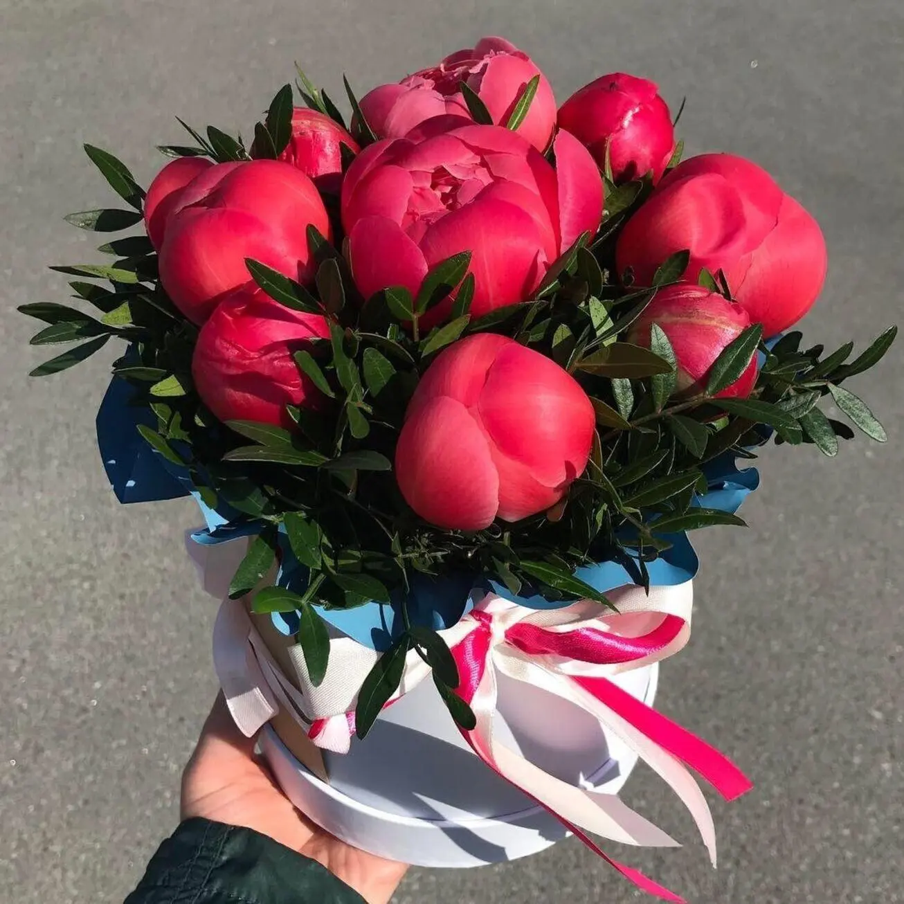 Коралловые пионы в коробке