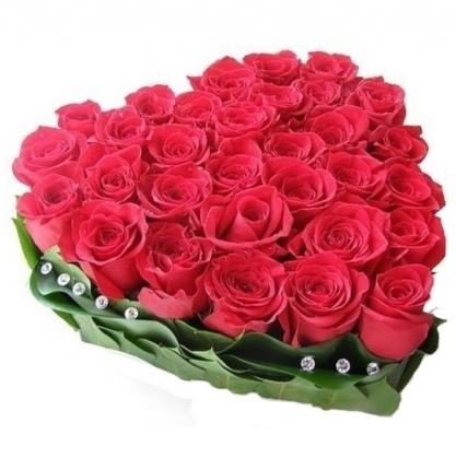 букет в форме сердца розы